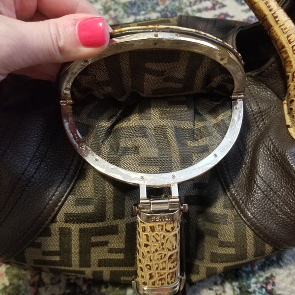 Fendi Spy Bag - coin purse broken - Picture 5 of 9